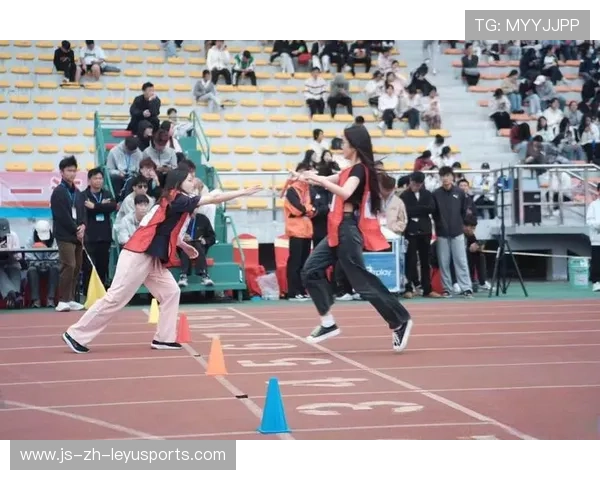 接力赛队伍配合默契夺冠,赛场感人瞬间,接力比赛的视频 接力赛队伍配合默契夺冠,赛场感人瞬间,接力比赛的视频